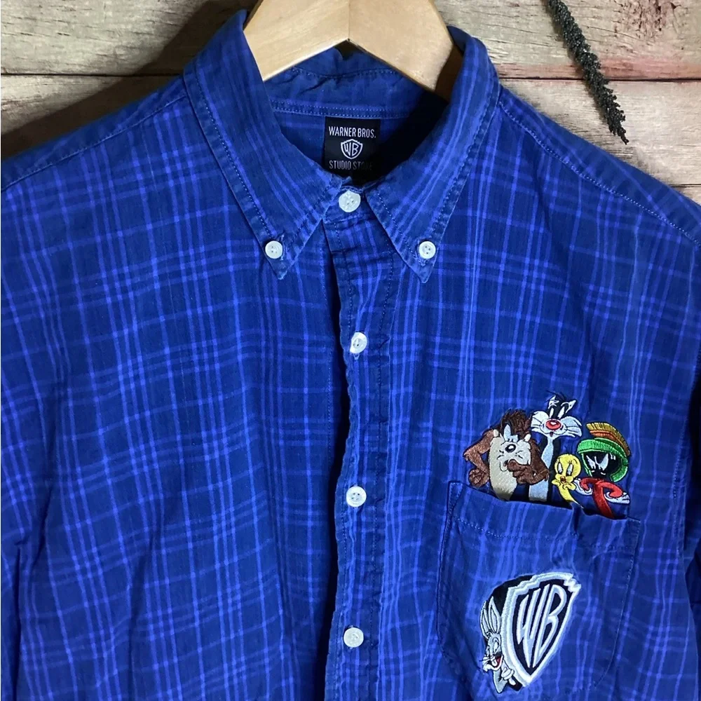 VINTAGE 1998 Warner Bros Long Sleeve Button Down Shirt Size Small - Picture 2 of 5